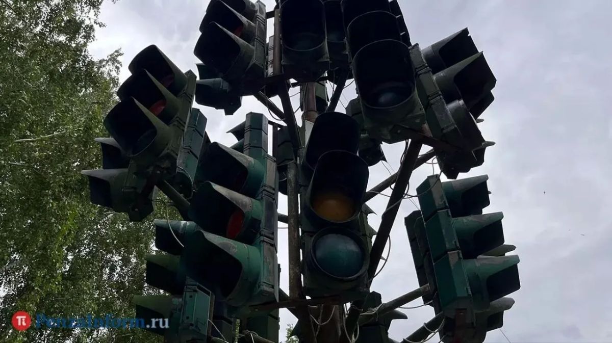 В Пензе хотят восстановить арт-объект «Светофорное дерево»