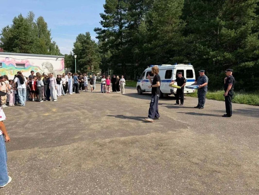 Полицейские Пензы вместе с общественниками провели профилактическое мероприятие с детьми в ДОЛ «Звёздочка» Полицейские Пензы вместе с общественниками провели профилактическое мероприятие с детьми в ДОЛ «Звёздочка»