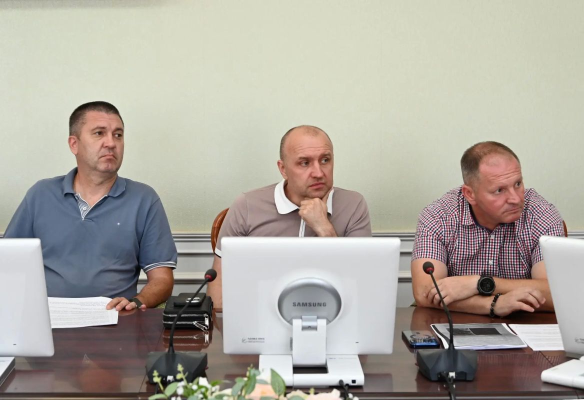 Олег Денисов: Третий год подряд по инициативе нашего губернатора Олега Владимировича Мельниченко в городе реализуется программа «Мой двор» Олег Денисов: Третий год подряд по инициативе нашего губернатора Олега Владимировича Мельниченко в городе реализуется программа «Мой двор»