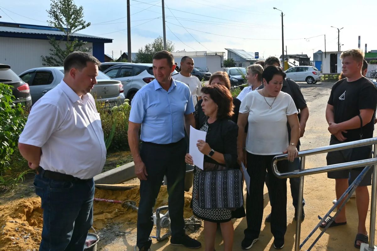 Олег Денисов: Вчера вместе с министром культуры и туризма Пензенской области Сергеем Вячеславовичем Бычковым выехали в библиотеку № 7 имени Куприна Олег Денисов: Вчера вместе с министром культуры и туризма Пензенской области Сергеем Вячеславовичем Бычковым выехали в библиотеку № 7 имени Куприна