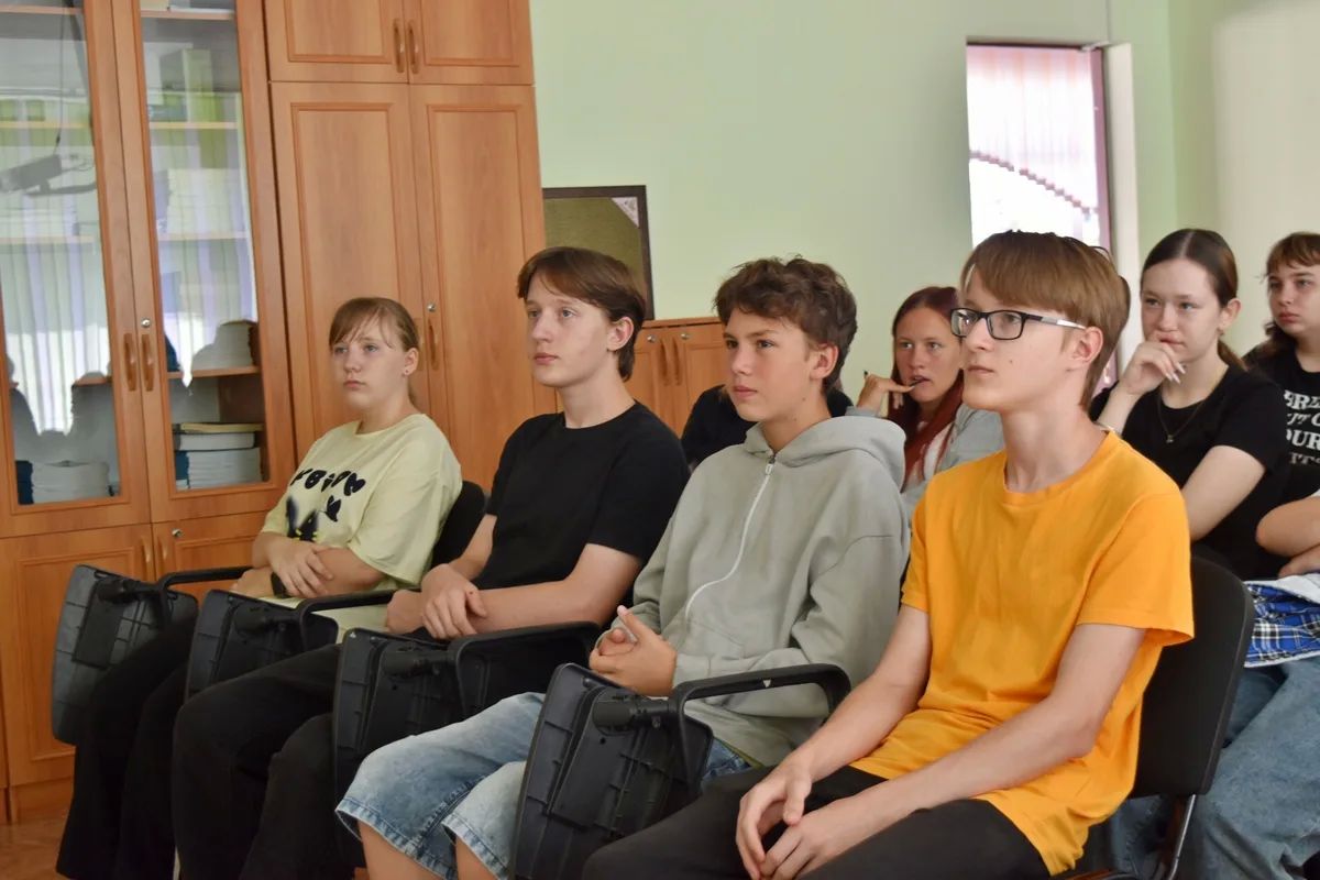 Транспортные полицейские г. Пензы провели для школьников мероприятие, посвященное российскому флагу Транспортные полицейские г. Пензы провели для школьников мероприятие, посвященное российскому флагу