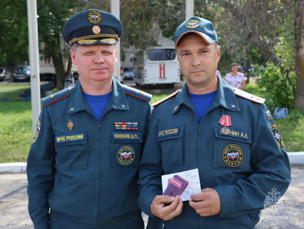 День Государственного флага Российской Федерации и День офицера России День Государственного флага Российской Федерации и День офицера России