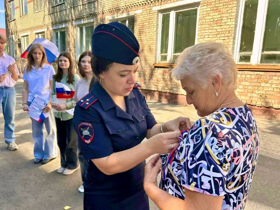 В Башмаковском районе прошла праздничнаяакцияко Дню Государственного флага Российской Федерации В Башмаковском районе прошла праздничнаяакцияко Дню Государственного флага Российской Федерации