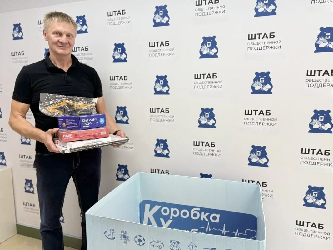 Дмитрий Петров передал в областную больницу им. Н.Ф. Филатова игрушки для детей
