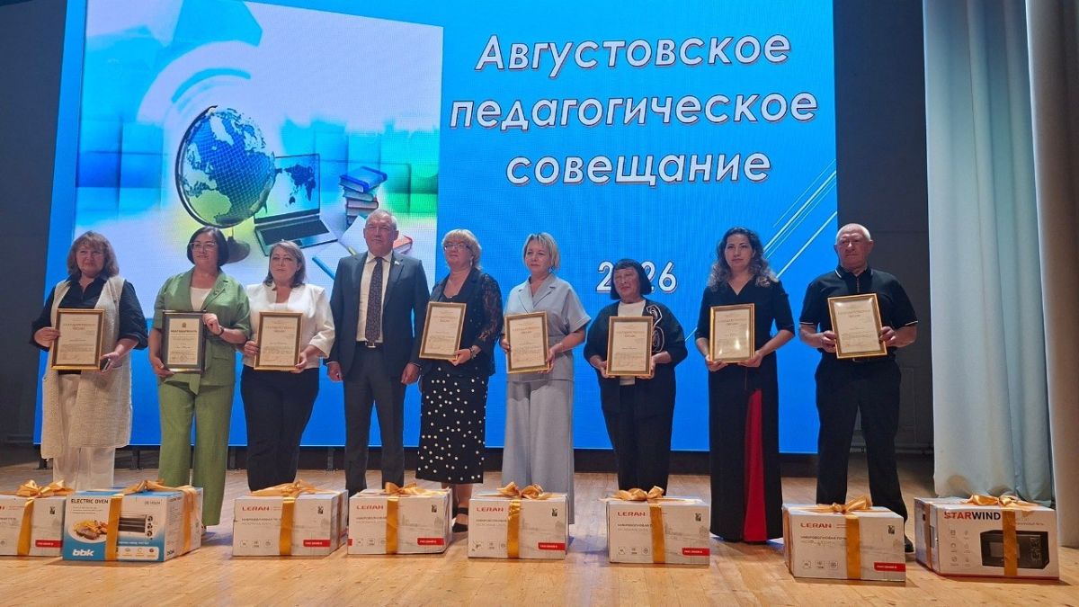 Ильдар Акчурин приветствовал участников педагогической конференции в с. Неверкино Ильдар Акчурин приветствовал участников педагогической конференции в с. Неверкино