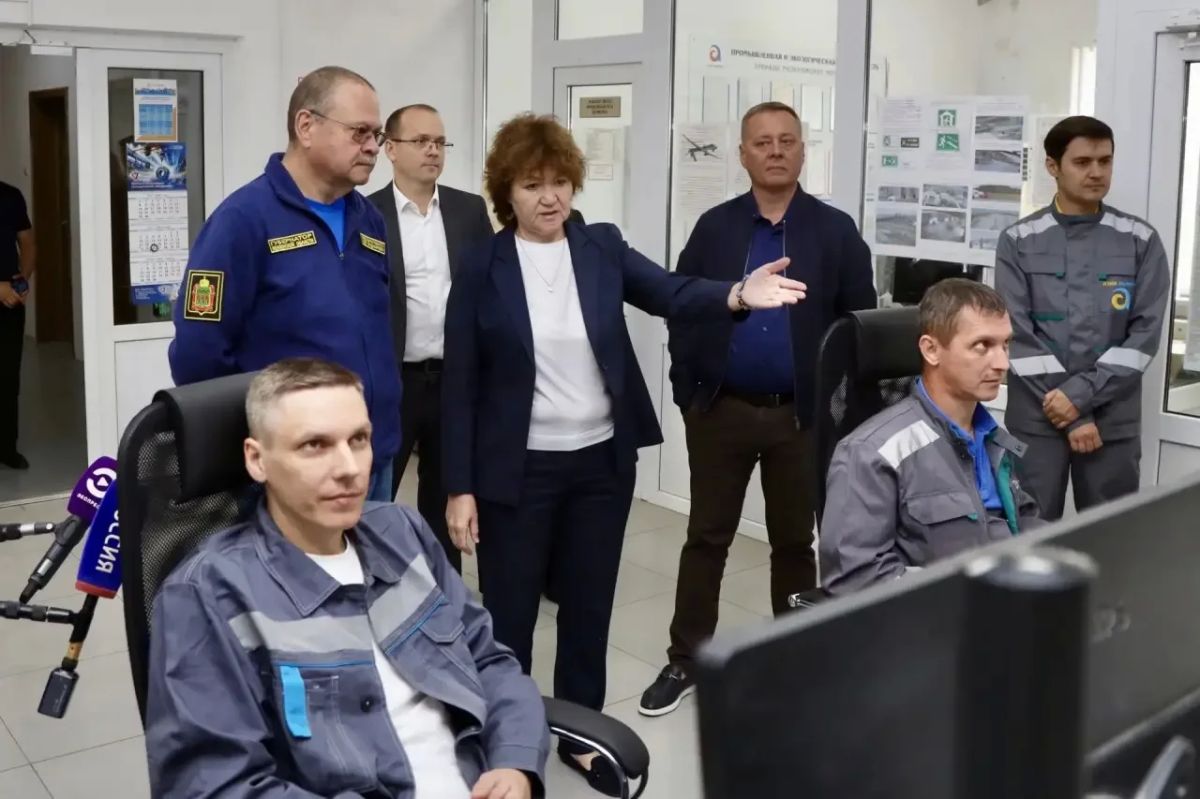 Олег Мельниченко: Также в Никольском районе посетил одно из ведущих промышленных предприятий Пензенской области — завод «Азия-Цемент» Олег Мельниченко: Также в Никольском районе посетил одно из ведущих промышленных предприятий Пензенской области — завод «Азия-Цемент»