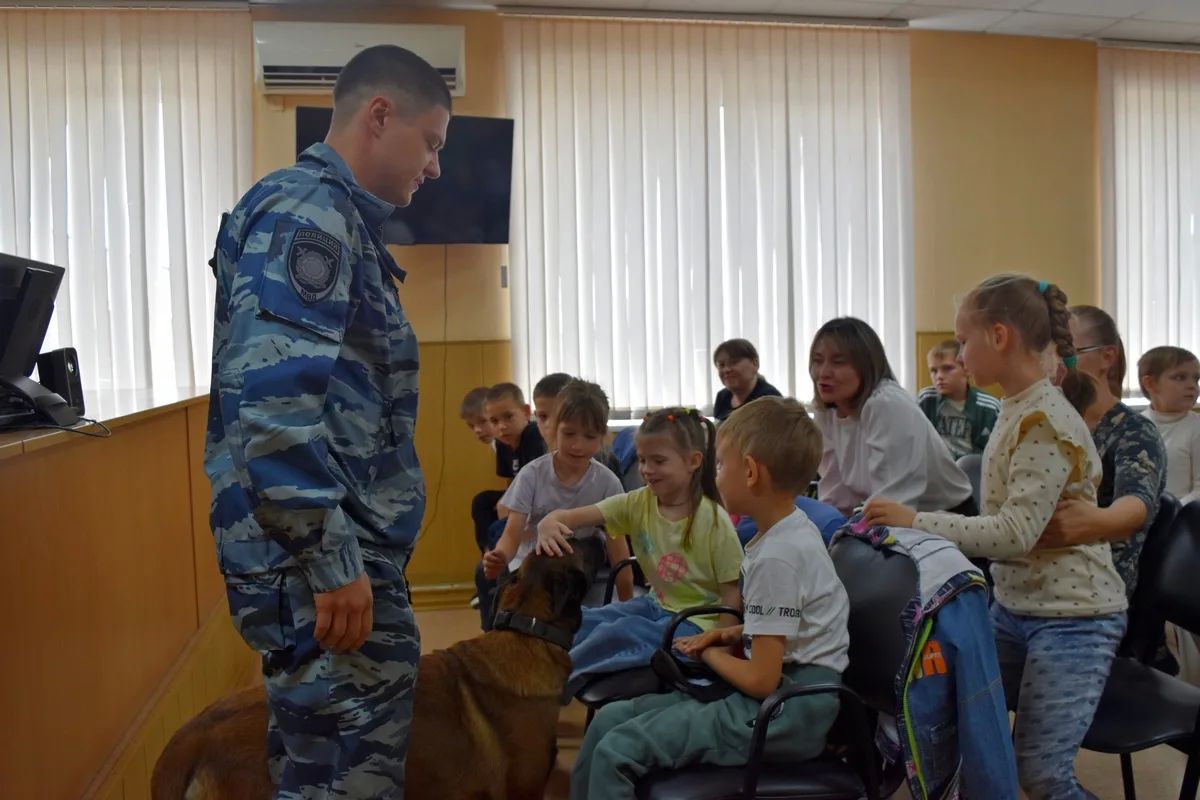 Транспортные полицейские присоединились к акции «Собери ребёнка в школу» Транспортные полицейские присоединились к акции «Собери ребёнка в школу»