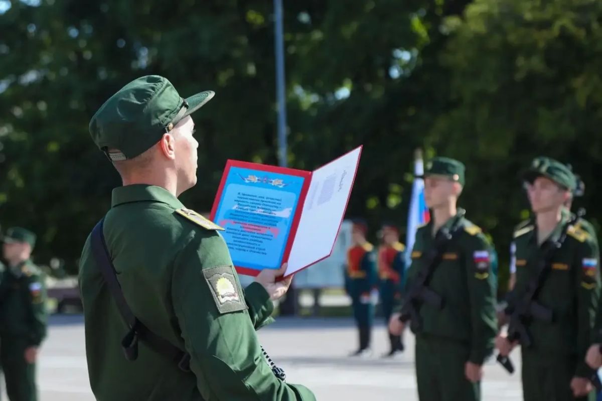 Олег Мельниченко: В Год единства народов России, объявленный Президентом Владимиром Владимировичем Путиным, военную присягу в ПАИИ приняли представители 37 регионов РФ. В одном строю — башкиры, татары, русские, мордва... Олег Мельниченко: В Год единства народов России, объявленный Президентом Владимиром Владимировичем Путиным, военную присягу в ПАИИ приняли представители 37 регионов РФ. В одном строю — башкиры, татары, русские, мордва...