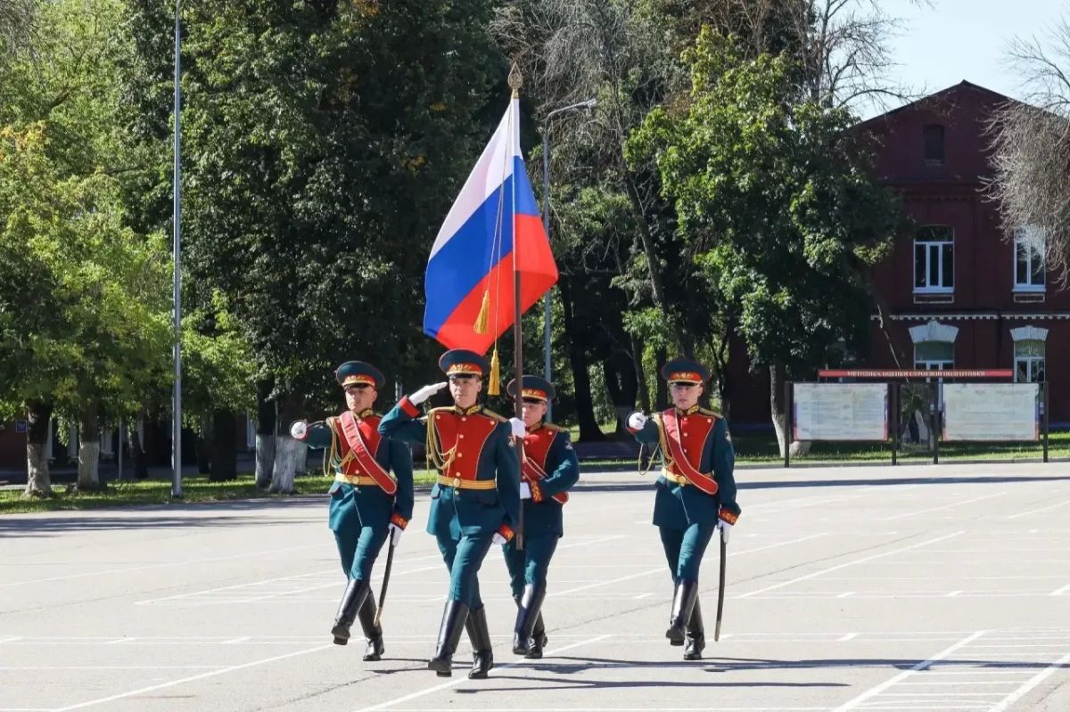 Олег Мельниченко: В Год единства народов России, объявленный Президентом Владимиром Владимировичем Путиным, военную присягу в ПАИИ приняли представители 37 регионов РФ. В одном строю — башкиры, татары, русские, мордва... Олег Мельниченко: В Год единства народов России, объявленный Президентом Владимиром Владимировичем Путиным, военную присягу в ПАИИ приняли представители 37 регионов РФ. В одном строю — башкиры, татары, русские, мордва...