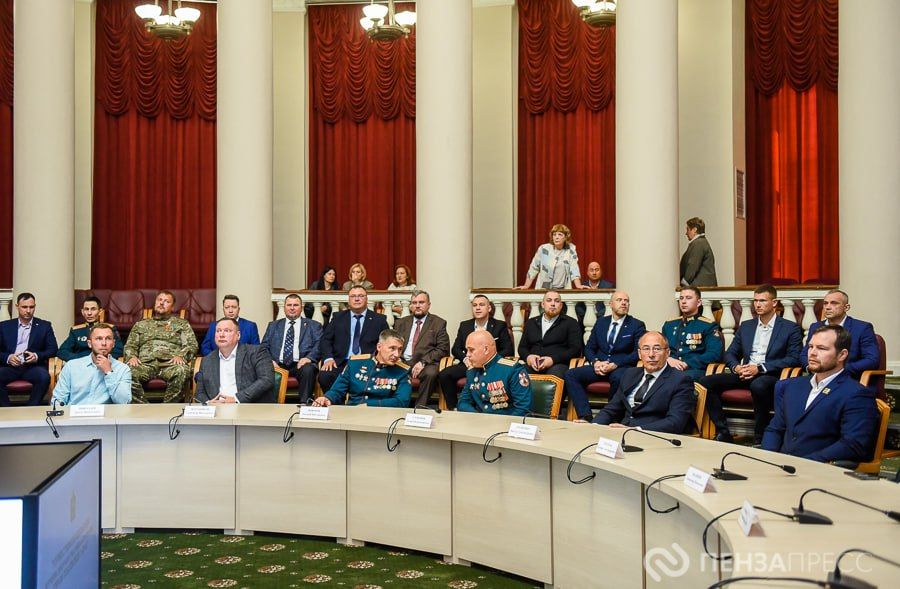31 августа в правительстве региона состоялось вручение дипломов выпускникам программы «Герои Пензенского края» 31 августа в правительстве региона состоялось вручение дипломов выпускникам программы «Герои Пензенского края»