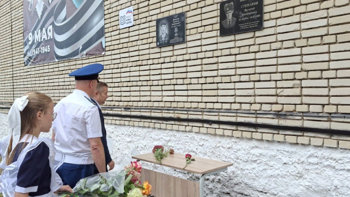 Павел Куликов поблагодарил учителей за самоотверженный труд Павел Куликов поблагодарил учителей за самоотверженный труд