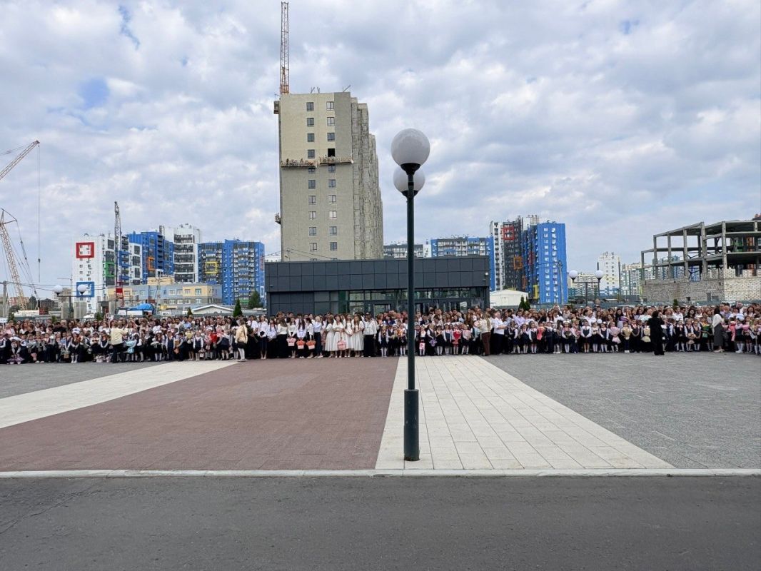 Ольга Чистякова в День знаний посетила школу № 1 им. Л.Б. Ермина с. Засечного Ольга Чистякова в День знаний посетила школу № 1 им. Л.Б. Ермина с. Засечного