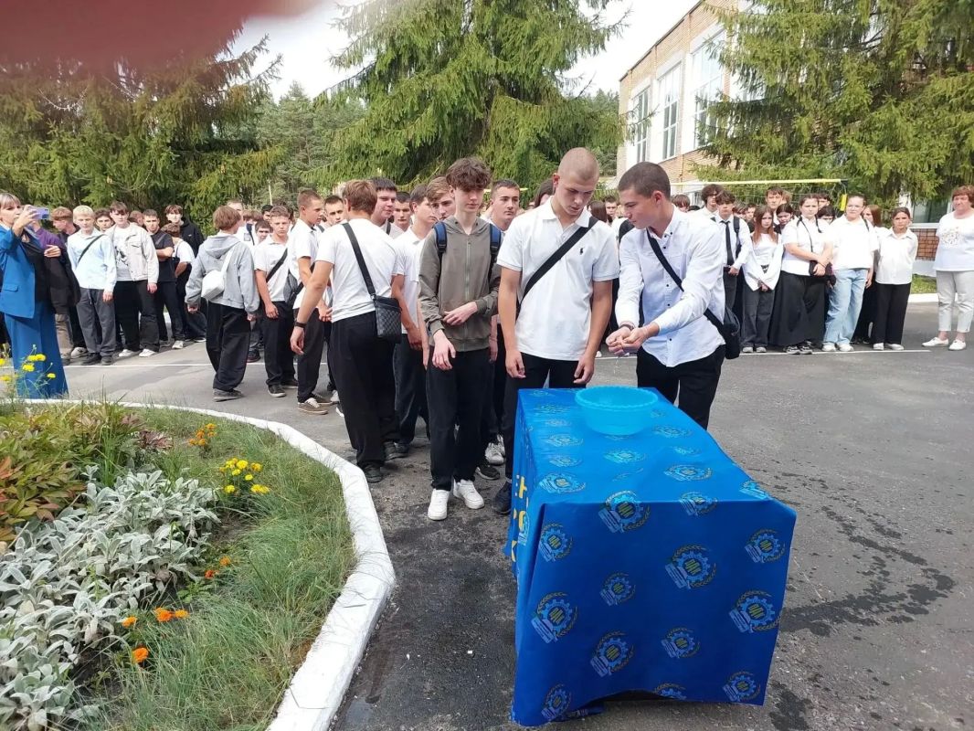 3 сентября в Пензенском агропромышленном колледже прошла акция «Капля жизни» - памятное мероприятие, посвященное Дню солидарности в борьбе с терроризмом 3 сентября в Пензенском агропромышленном колледже прошла акция «Капля жизни» - памятное мероприятие, посвященное Дню солидарности в борьбе с терроризмом