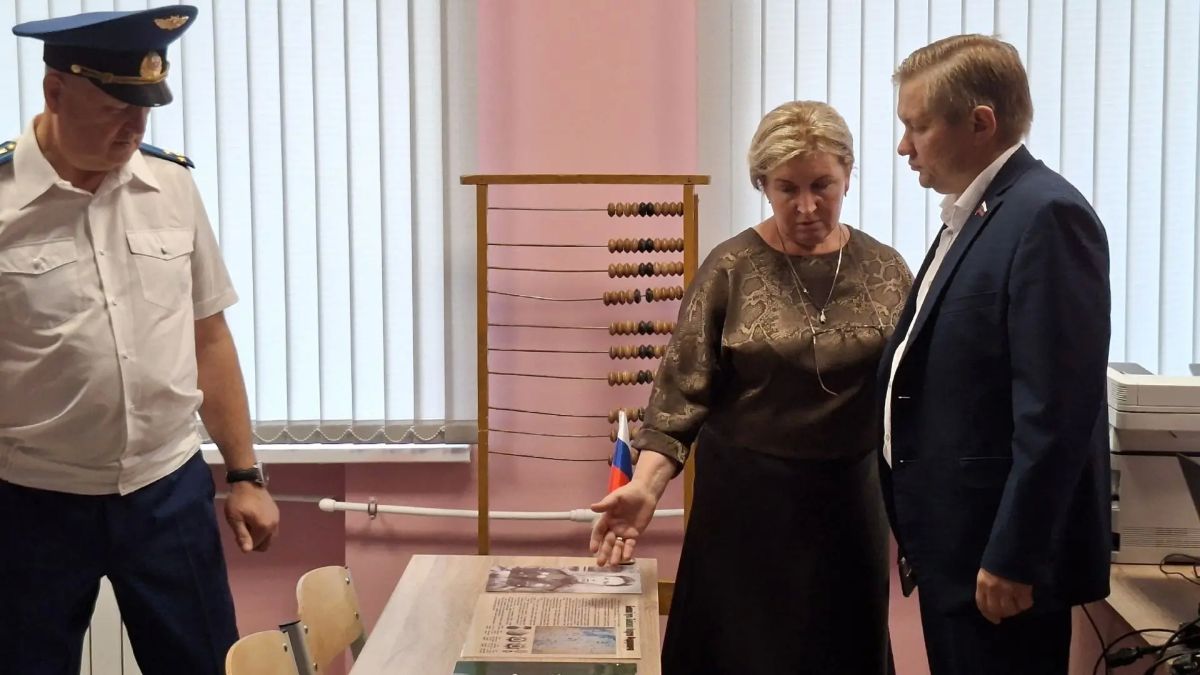 Павел Куликов поблагодарил учителей за самоотверженный труд Павел Куликов поблагодарил учителей за самоотверженный труд