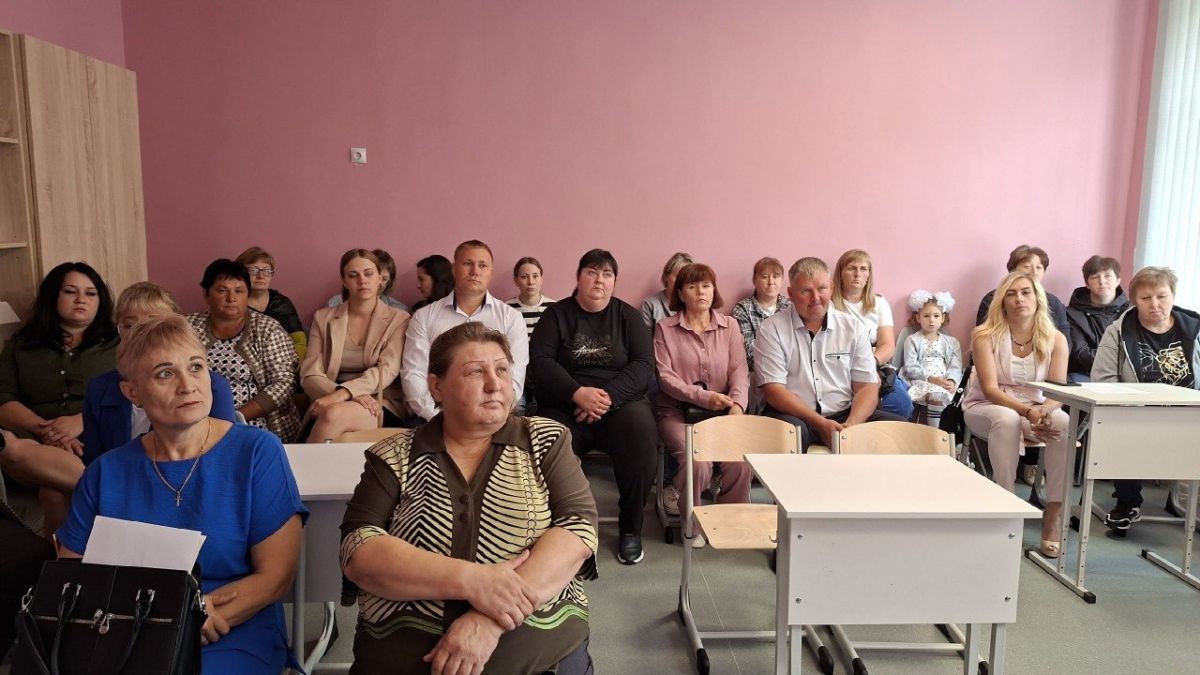 Павел Куликов поблагодарил учителей за самоотверженный труд Павел Куликов поблагодарил учителей за самоотверженный труд