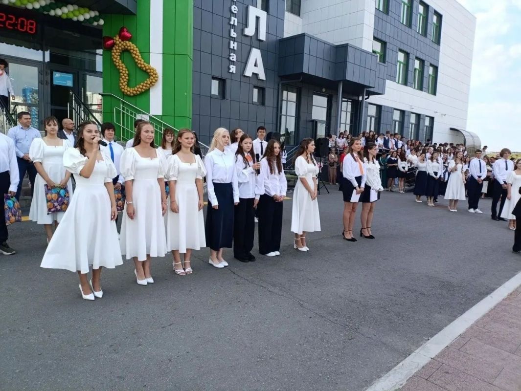 Ольга Чистякова в День знаний посетила школу № 1 им. Л.Б. Ермина с. Засечного Ольга Чистякова в День знаний посетила школу № 1 им. Л.Б. Ермина с. Засечного