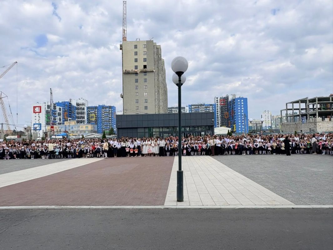 Ольга Чистякова в День знаний посетила школу № 1 им. Л.Б. Ермина с. Засечного Ольга Чистякова в День знаний посетила школу № 1 им. Л.Б. Ермина с. Засечного