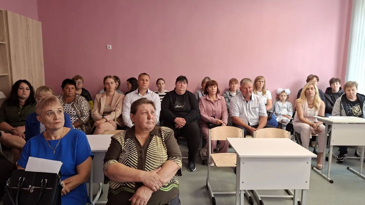 Павел Куликов поблагодарил учителей за самоотверженный труд Павел Куликов поблагодарил учителей за самоотверженный труд