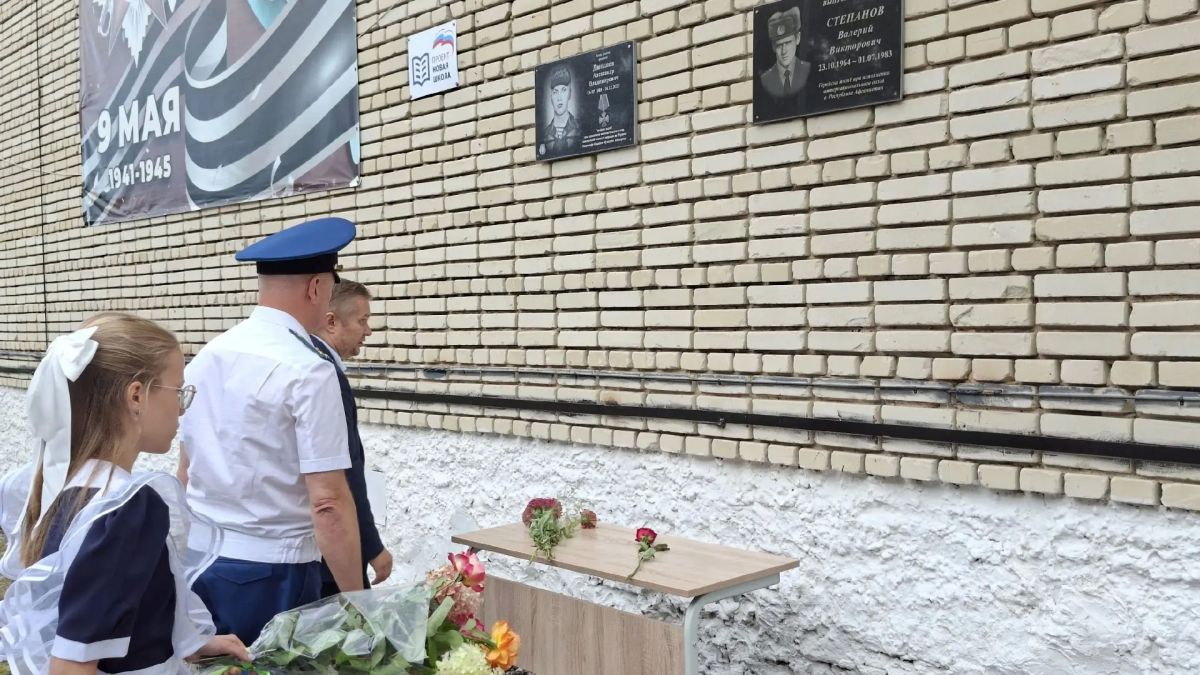 Павел Куликов поблагодарил учителей за самоотверженный труд Павел Куликов поблагодарил учителей за самоотверженный труд