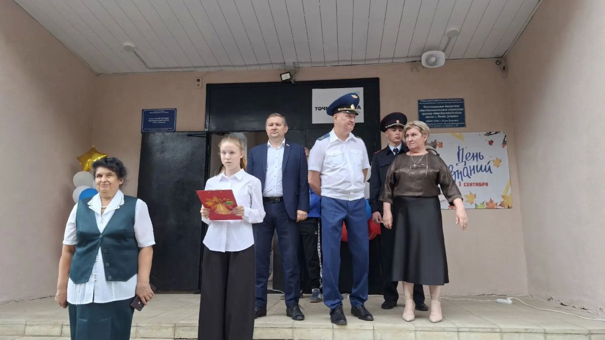 Павел Куликов поблагодарил учителей за самоотверженный труд Павел Куликов поблагодарил учителей за самоотверженный труд