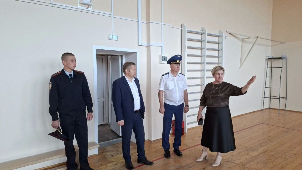 Павел Куликов поблагодарил учителей за самоотверженный труд Павел Куликов поблагодарил учителей за самоотверженный труд