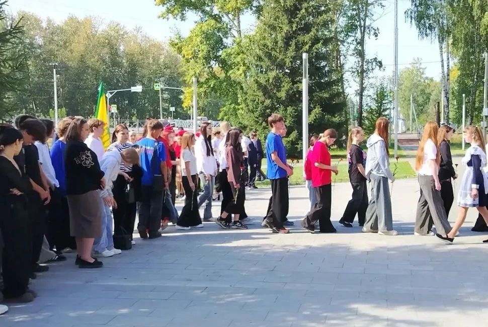 В городе Каменке в сквере Воинов-интернационалистов состоялся траурный митинг, посвященный дню солидарности в борьбе с терроризмом В городе Каменке в сквере Воинов-интернационалистов состоялся траурный митинг, посвященный дню солидарности в борьбе с терроризмом