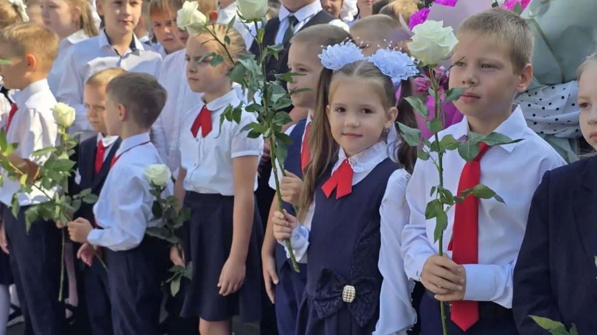 Владимир Вдонин пожелал школьникам успехов в учебе Владимир Вдонин пожелал школьникам успехов в учебе