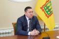 Артем Спиридонов передал школьные принадлежности в рамках благотворительной акции