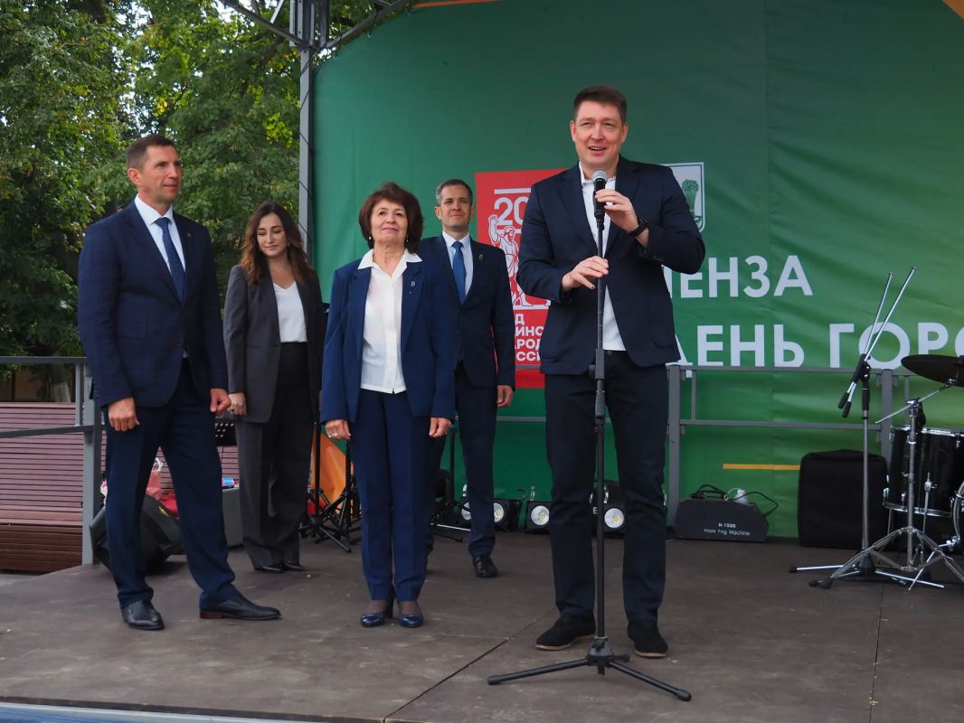 Чествование лауреатов и победителей регионального этапа II национальной премии человек труда в Пензенской области состоялось на Фонтанной площади Чествование лауреатов и победителей регионального этапа II национальной премии человек труда в Пензенской области состоялось на Фонтанной площади