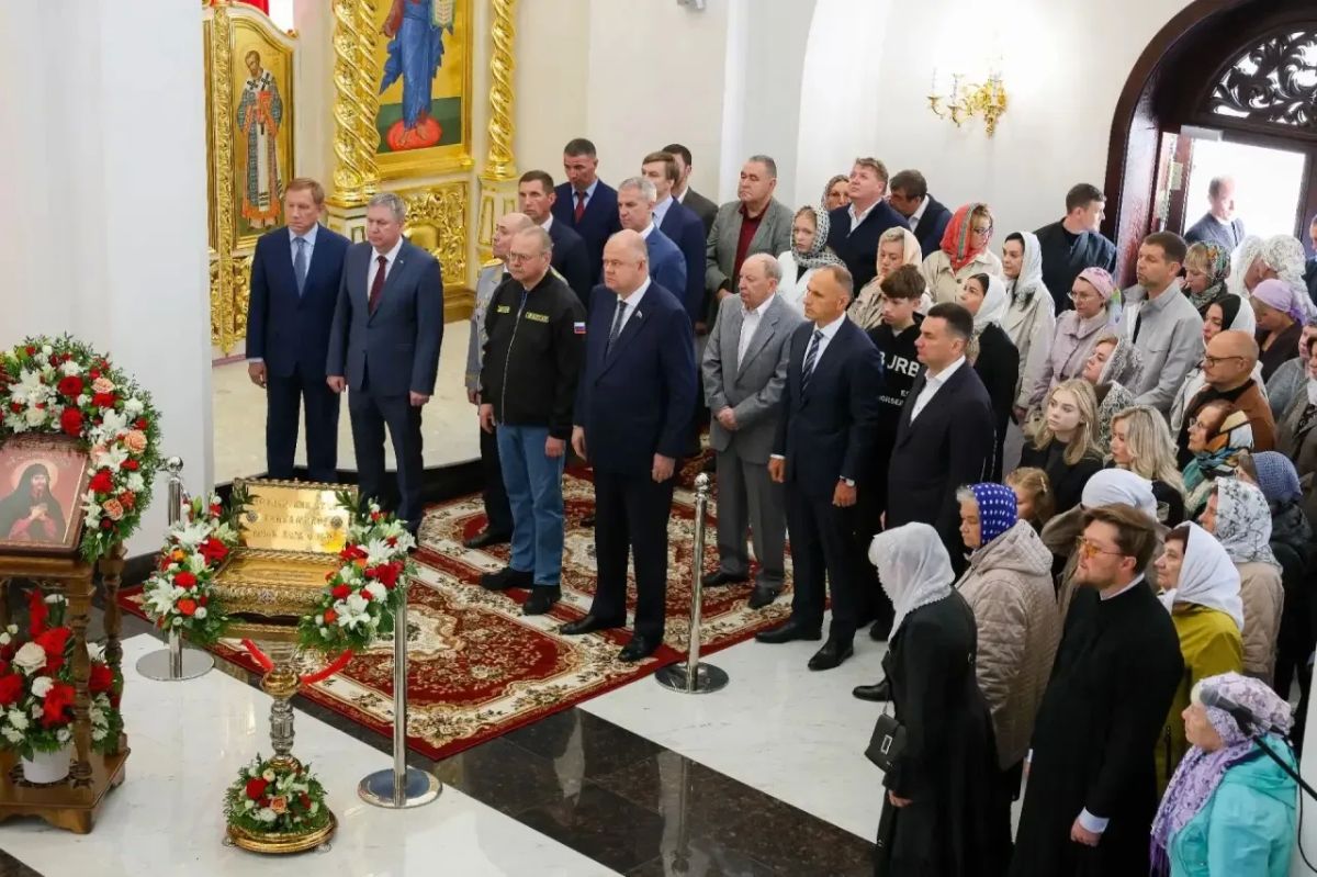 Олег Мельниченко: Поздравил с освящением храма преподобного Вениамина Печерского прихожан и православное духовенство во главе с митрополитом Пензенским и Нижнеломовским Серафимом Олег Мельниченко: Поздравил с освящением храма преподобного Вениамина Печерского прихожан и православное духовенство во главе с митрополитом Пензенским и Нижнеломовским Серафимом