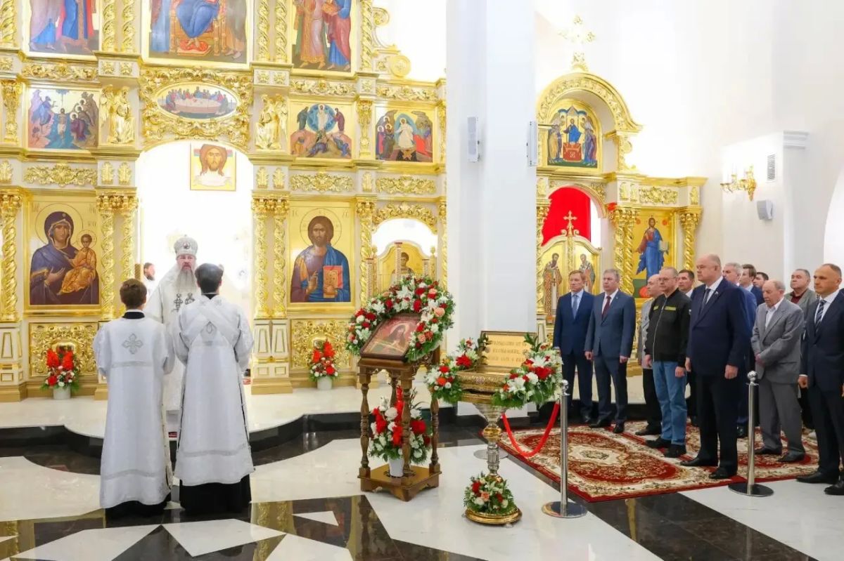 Олег Мельниченко: Поздравил с освящением храма преподобного Вениамина Печерского прихожан и православное духовенство во главе с митрополитом Пензенским и Нижнеломовским Серафимом Олег Мельниченко: Поздравил с освящением храма преподобного Вениамина Печерского прихожан и православное духовенство во главе с митрополитом Пензенским и Нижнеломовским Серафимом