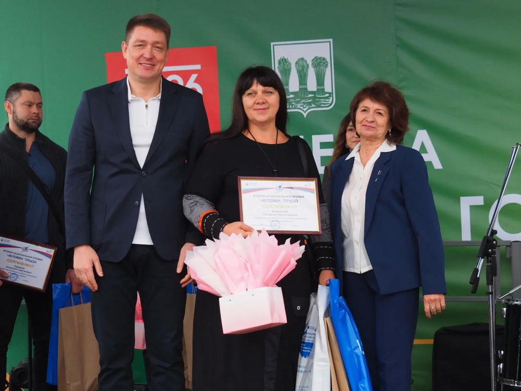 Чествование лауреатов и победителей регионального этапа II национальной премии человек труда в Пензенской области состоялось на Фонтанной площади Чествование лауреатов и победителей регионального этапа II национальной премии человек труда в Пензенской области состоялось на Фонтанной площади