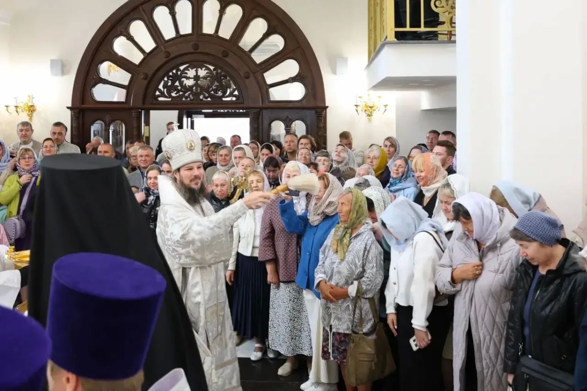 Олег Мельниченко: Поздравил с освящением храма преподобного Вениамина Печерского прихожан и православное духовенство во главе с митрополитом Пензенским и Нижнеломовским Серафимом Олег Мельниченко: Поздравил с освящением храма преподобного Вениамина Печерского прихожан и православное духовенство во главе с митрополитом Пензенским и Нижнеломовским Серафимом