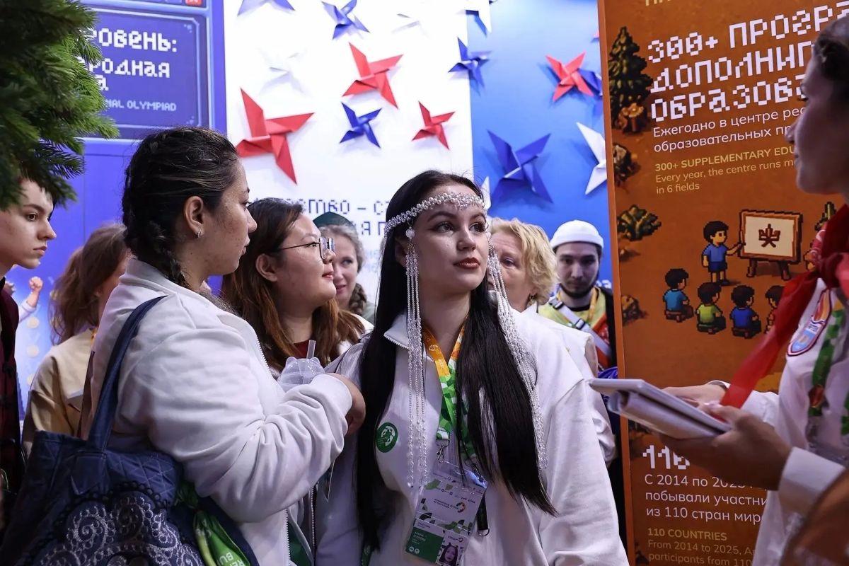 В Екатеринбурге на Международном фестивале молодежи – 2026 начал работу интерактивный стенд Минпросвещения России В Екатеринбурге на Международном фестивале молодежи – 2026 начал работу интерактивный стенд Минпросвещения России