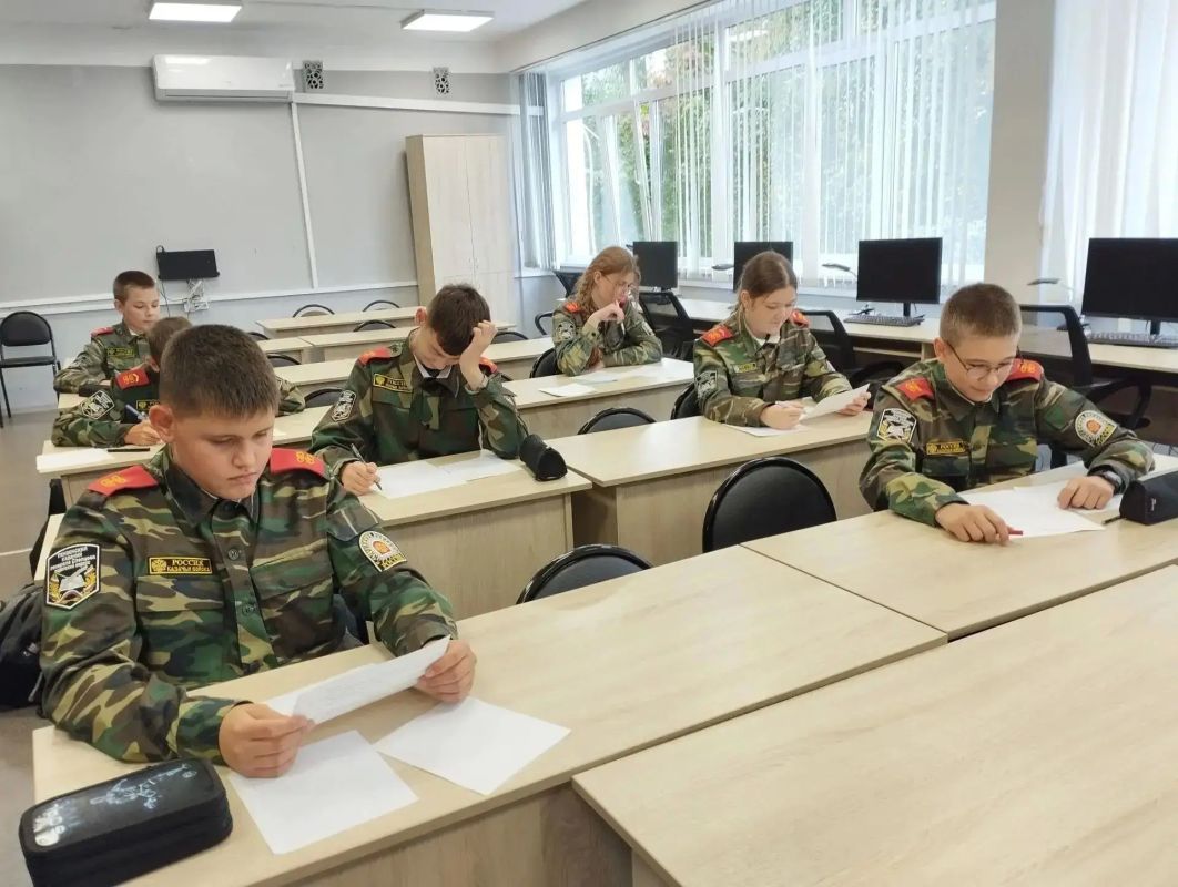 Сегодня, 14 сентября, в Пензенской области начинается новый цикл Всероссийской олимпиады школьников.Традиционно первым этапом масштабного интеллектуального состязания становится школьный этап, который в регионе пройдет в... Сегодня, 14 сентября, в Пензенской области начинается новый цикл Всероссийской олимпиады школьников.Традиционно первым этапом масштабного интеллектуального состязания становится школьный этап, который в регионе пройдет в...