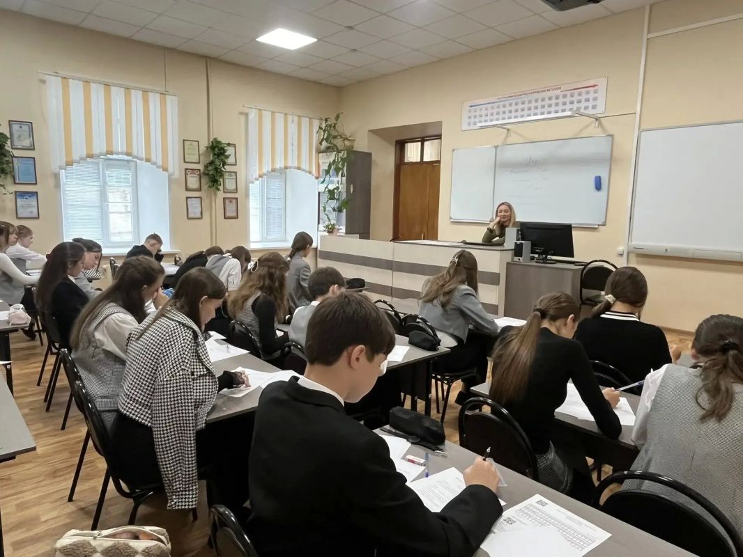 Сегодня, 14 сентября, в Пензенской области начинается новый цикл Всероссийской олимпиады школьников.Традиционно первым этапом масштабного интеллектуального состязания становится школьный этап, который в регионе пройдет в... Сегодня, 14 сентября, в Пензенской области начинается новый цикл Всероссийской олимпиады школьников.Традиционно первым этапом масштабного интеллектуального состязания становится школьный этап, который в регионе пройдет в...
