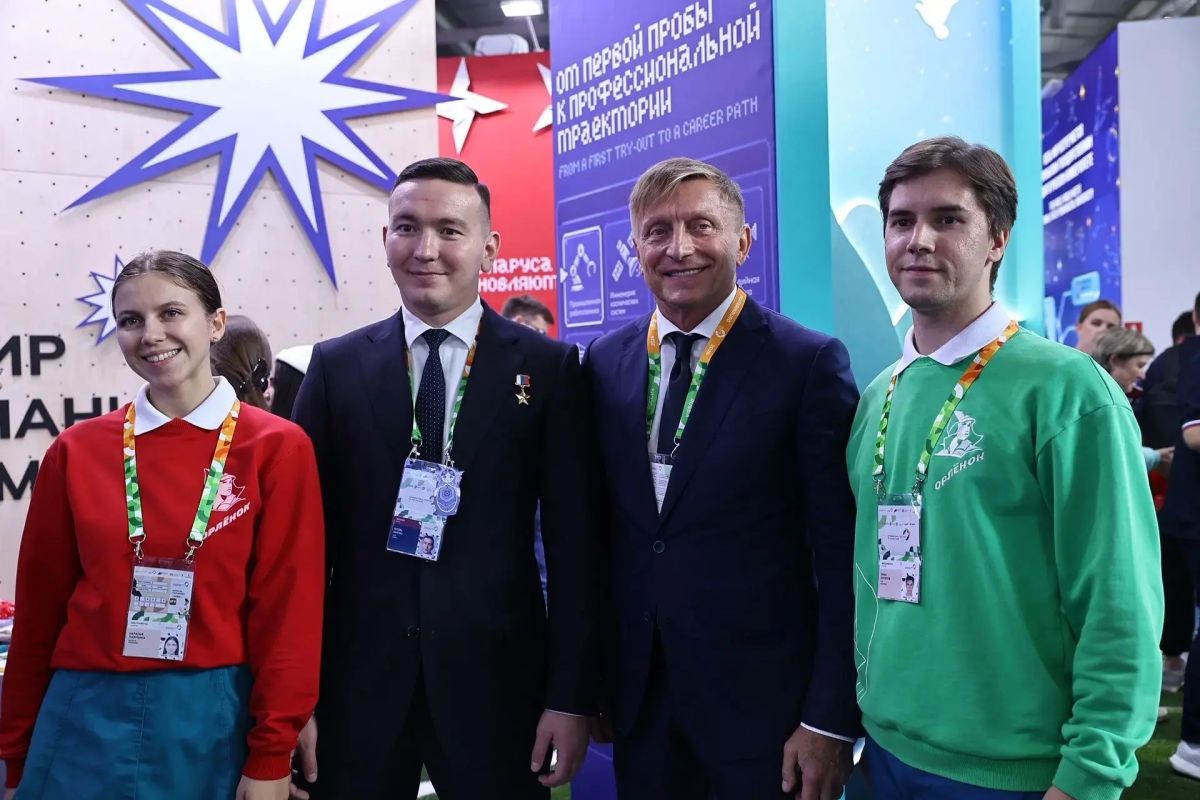 В Екатеринбурге на Международном фестивале молодежи – 2026 начал работу интерактивный стенд Минпросвещения России В Екатеринбурге на Международном фестивале молодежи – 2026 начал работу интерактивный стенд Минпросвещения России
