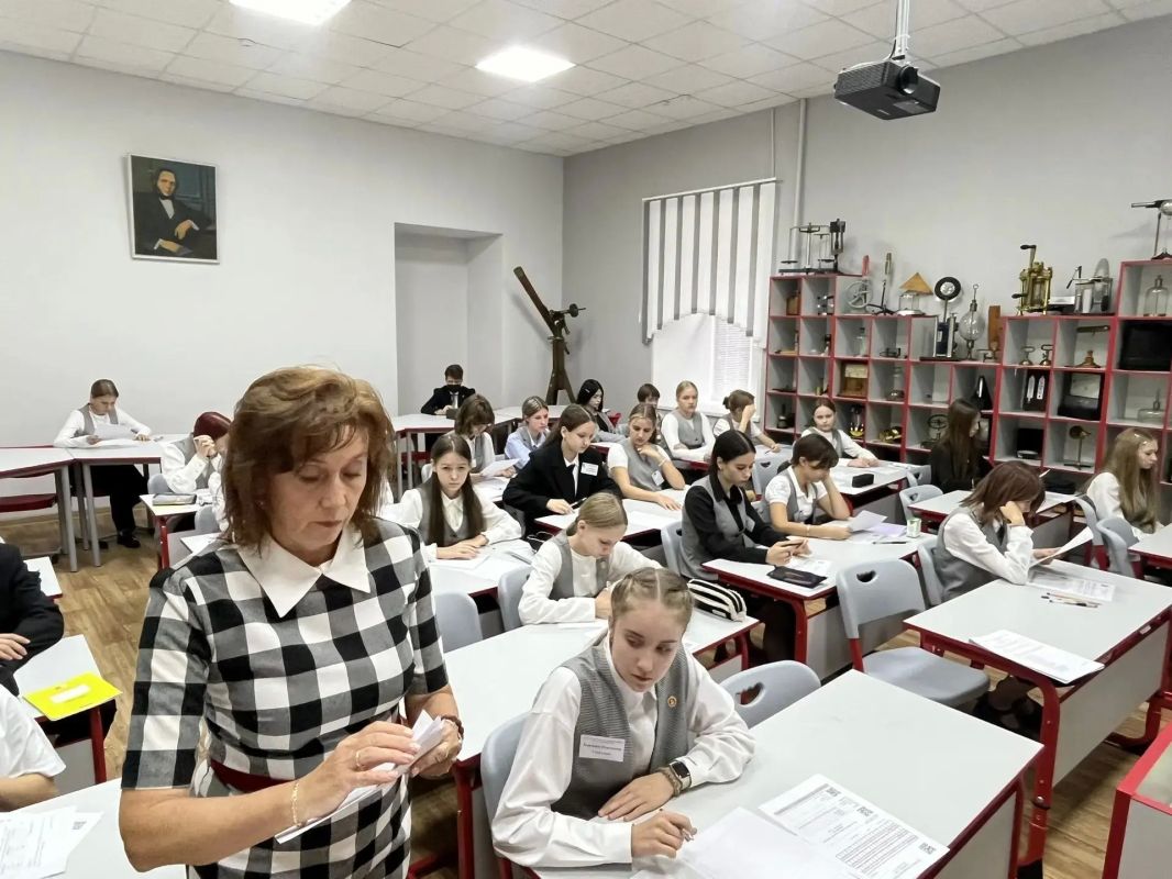 Сегодня, 14 сентября, в Пензенской области начинается новый цикл Всероссийской олимпиады школьников.Традиционно первым этапом масштабного интеллектуального состязания становится школьный этап, который в регионе пройдет в... Сегодня, 14 сентября, в Пензенской области начинается новый цикл Всероссийской олимпиады школьников.Традиционно первым этапом масштабного интеллектуального состязания становится школьный этап, который в регионе пройдет в...