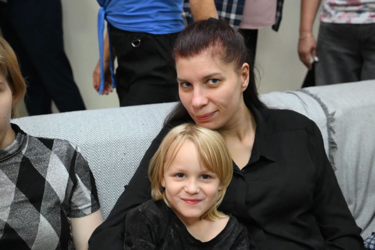 Мария Львова-Белова: «В 21 год впервые встретила маму и узнала, что у меня есть младшие брат и сестра» – как кризисный центр помог семье воссоединиться Мария Львова-Белова: «В 21 год впервые встретила маму и узнала, что у меня есть младшие брат и сестра» – как кризисный центр помог семье воссоединиться