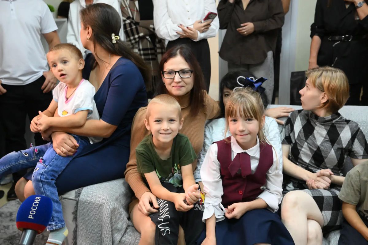 Мария Львова-Белова: «В 21 год впервые встретила маму и узнала, что у меня есть младшие брат и сестра» – как кризисный центр помог семье воссоединиться Мария Львова-Белова: «В 21 год впервые встретила маму и узнала, что у меня есть младшие брат и сестра» – как кризисный центр помог семье воссоединиться