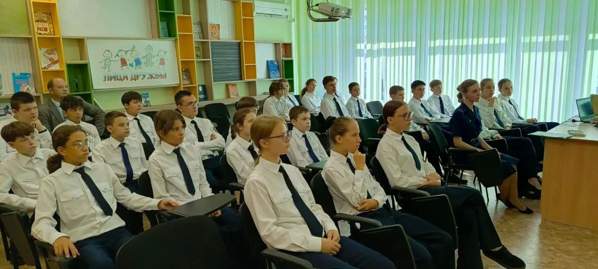 Сотрудник следственного управления принял участие в проведении Урока мужества для учащихся кадетского класса финансово-экономического лицея № 29 города Пензы Сотрудник следственного управления принял участие в проведении Урока мужества для учащихся кадетского класса финансово-экономического лицея № 29 города Пензы