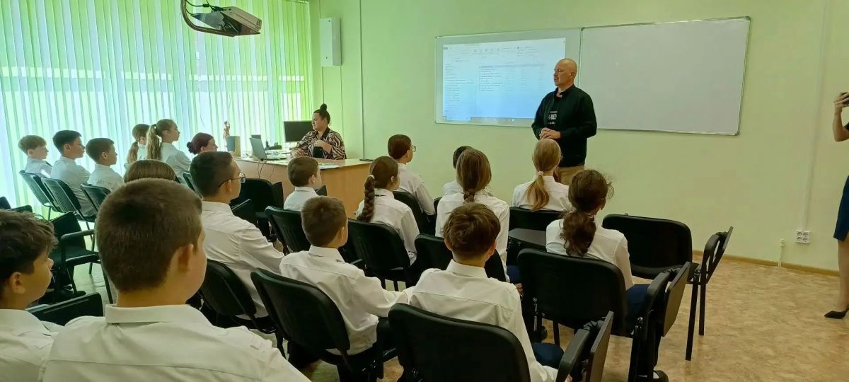 Сотрудник следственного управления принял участие в проведении Урока мужества для учащихся кадетского класса финансово-экономического лицея № 29 города Пензы Сотрудник следственного управления принял участие в проведении Урока мужества для учащихся кадетского класса финансово-экономического лицея № 29 города Пензы