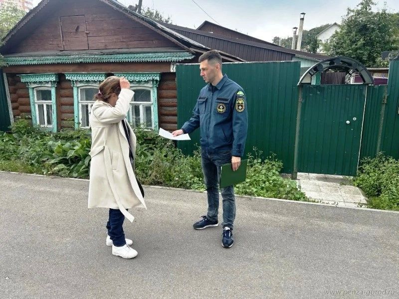 Жителям Ленинского района разъяснили правила пожарной безопасности Жителям Ленинского района разъяснили правила пожарной безопасности