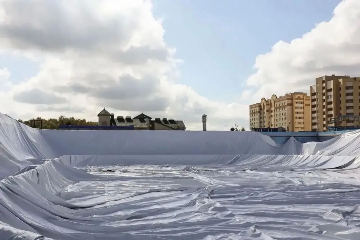 В Пензе восстанавливают купол ледового комплекса «Золотая шайба»