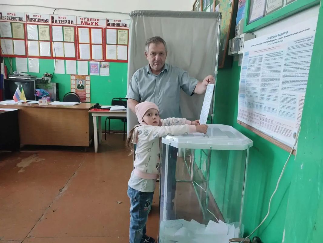 На выборы - всей семьёй!. В Пензенской области избиратели приходят на участки вместе с детьми и внуками На выборы - всей семьёй!. В Пензенской области избиратели приходят на участки вместе с детьми и внуками