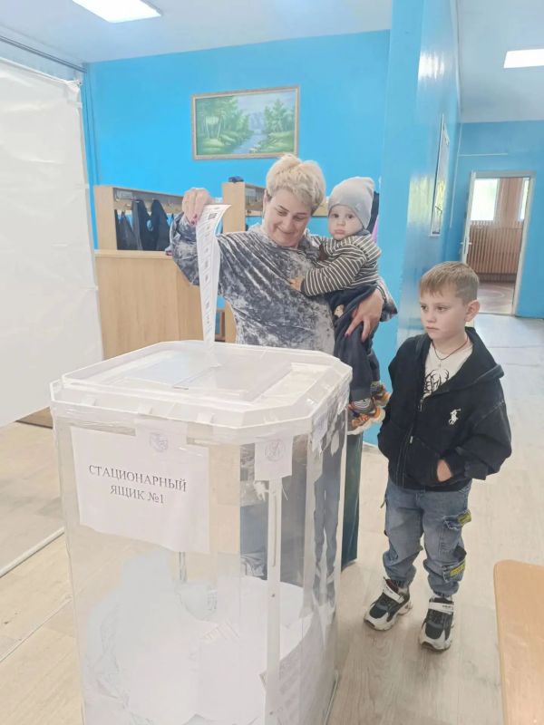На выборы - всей семьёй!. В Пензенской области избиратели приходят на участки вместе с детьми и внуками На выборы - всей семьёй!. В Пензенской области избиратели приходят на участки вместе с детьми и внуками