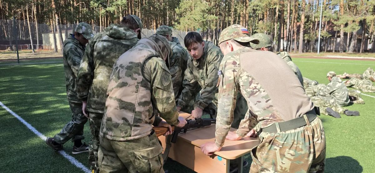Сотрудники ОМОН «Страж» и СОБР «Агат» Управления Росгвардии по Пензенской области провели комплекс практических занятий для участников VIII Международного учебно-тренировочного сбора отряда содействия правоохранительным...