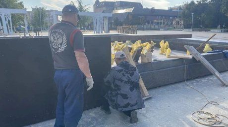 Сотрудники «Пензавтодора» наполовину выполнили работы по подготовке главного городского фонтана на улице Московской к зиме Сотрудники «Пензавтодора» наполовину выполнили работы по подготовке главного городского фонтана на улице Московской к зиме