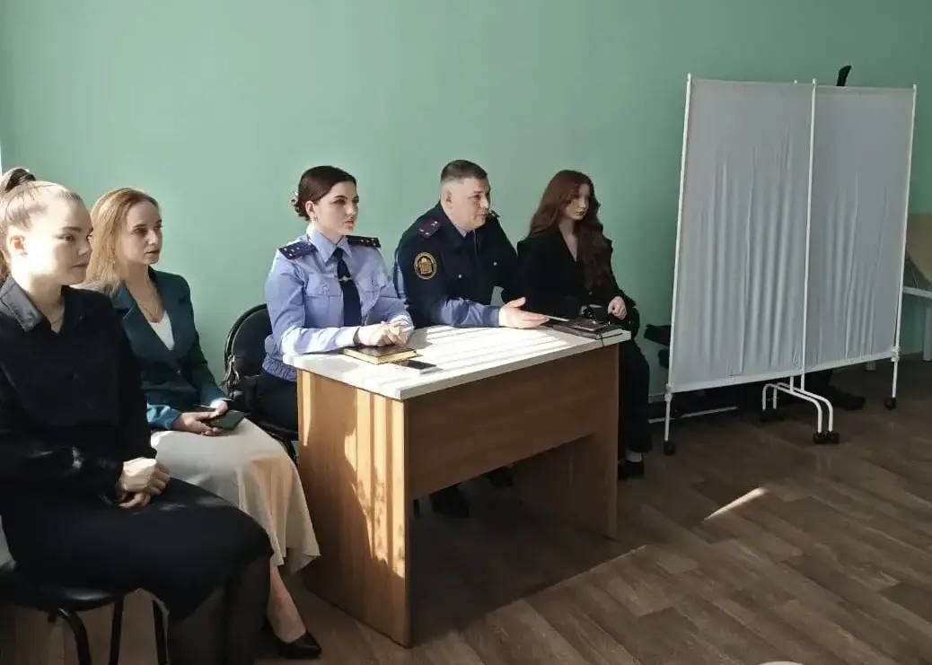 Сотрудниками следственного управления СК России по Пензенской области организовано проведение юридической консультации для ветеранов подшефного учреждения Сотрудниками следственного управления СК России по Пензенской области организовано проведение юридической консультации для ветеранов подшефного учреждения