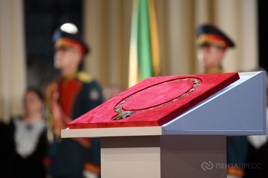 На сайте ИА «Пенза-Пресс» опубликован большой репортаж с 40-й внеочередной сессии Законодательного собрания Пензенской области, на которой состоялась торжественная церемония вступления Олега Мельниченко в должность... На сайте ИА «Пенза-Пресс» опубликован большой репортаж с 40-й внеочередной сессии Законодательного собрания Пензенской области, на которой состоялась торжественная церемония вступления Олега Мельниченко в должность...